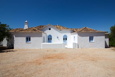 Casa do Planalto by Patio 25 Villa in Faro District