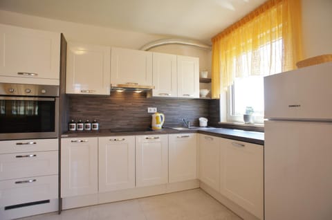 Spacious apartment sleeps 4 by the beach Apartment in Premantura