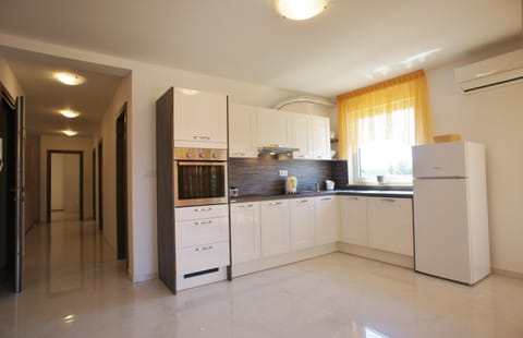 Spacious apartment sleeps 4 by the beach Apartment in Premantura