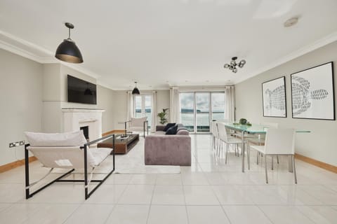 Harbour Heights - Escape Ordinary Apartment in Portstewart