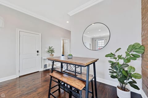 Modern, Spacious 3br Apt Minutes To Downtown! Apartment in Lower West Side