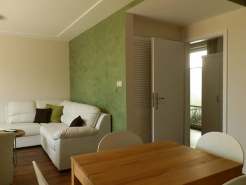 Living room, Photo of the whole room, Seating area