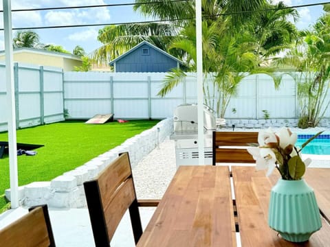 Private Pool, Arcade, Billiards & 10min to Beach House in Wilton Manors