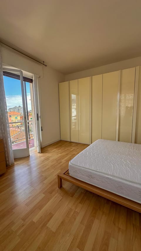Vista Apuana Central Flat - Beach House Apartment in Marina di Carrara