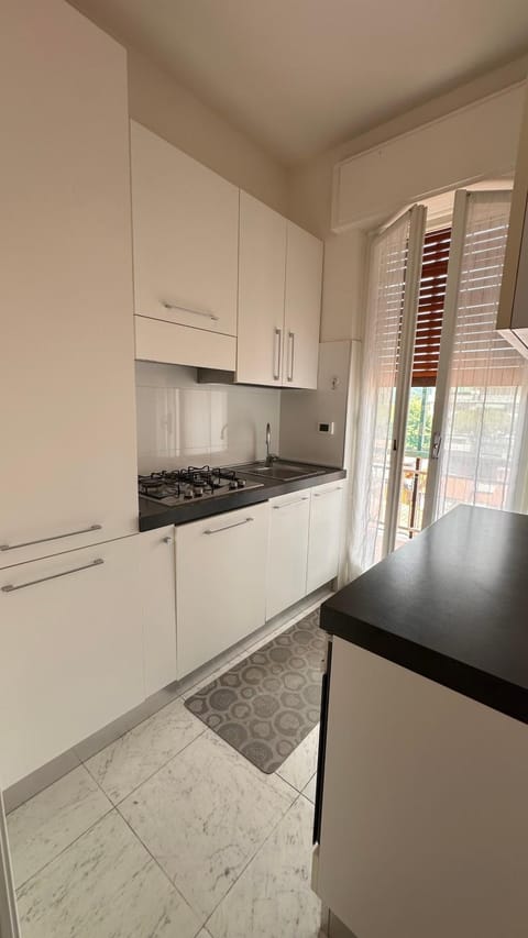 Coffee/tea facilities, dishwasher, microwave, oven
