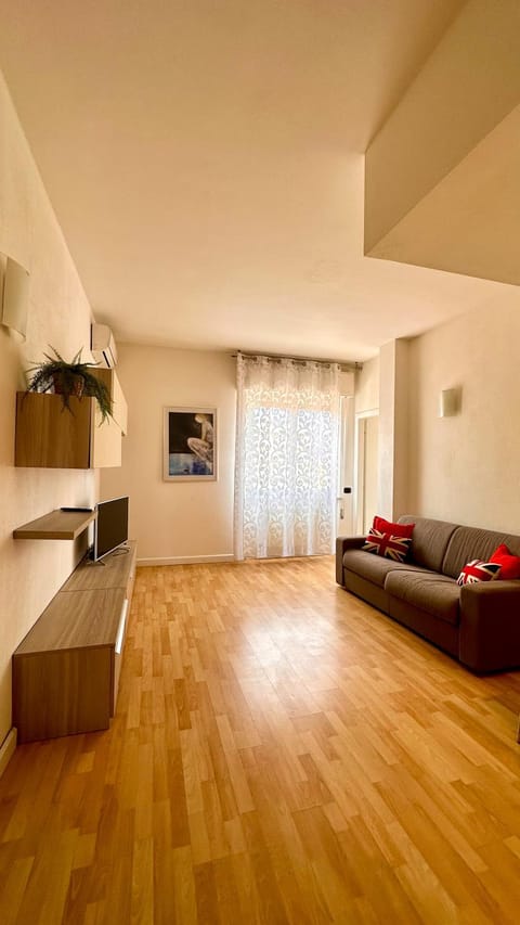 TV and multimedia, Living room, air conditioner
