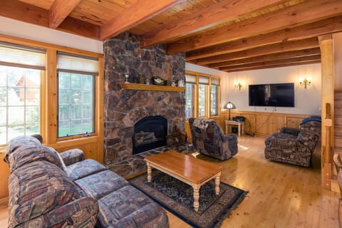 Communal lounge/ TV room, TV and multimedia, Living room, Seating area