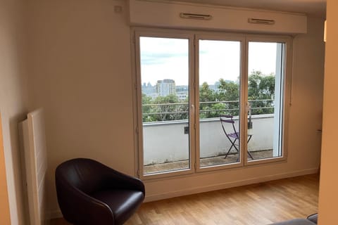 Studio of 29 m2 with balcony in Issy Apartment in Issy-les-Moulineaux