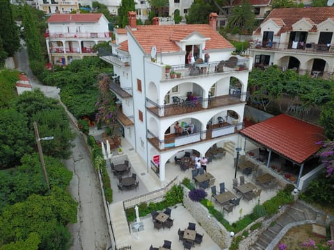 Villa Aequum Übernachtung mit Frühstück in Okrug Gornji