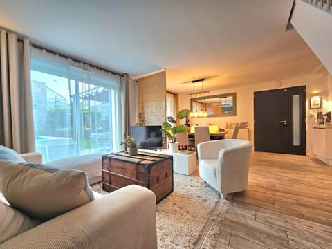 TV and multimedia, Living room, Seating area