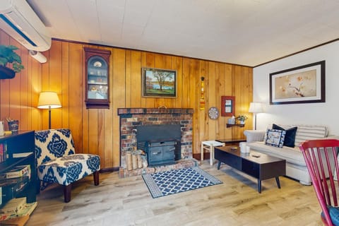 Rustic Pines Retreat House in Lake Sutherland