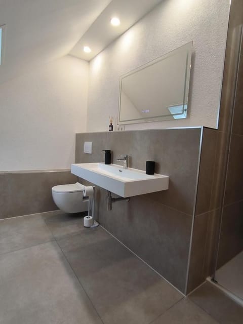 1BR, 2BA apt w AC, walk-in closet, near RAB Apartment in Ramstein-Miesenbach