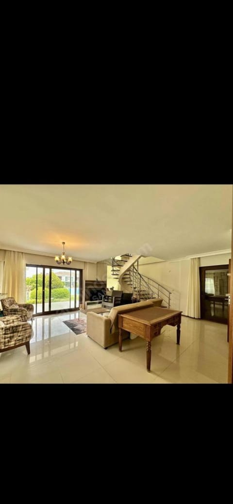 Communal lounge/ TV room, Living room, Seating area, fireplace