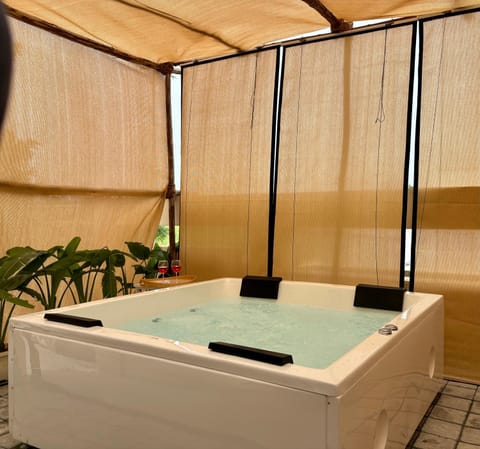 The Leos Haus - 4BR, Jaccuzi, Snooker, and Foosball House in Jaipur