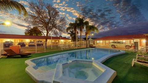 Charles Rasp Motor Inn & Cottages Motel in Broken Hill