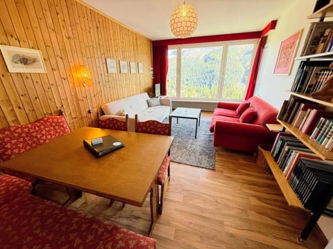 View (from property/room), View (from property/room), Living room, Dining area