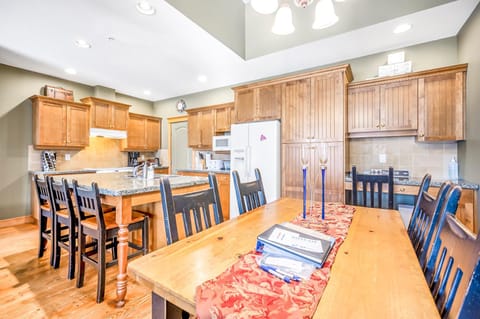 Dining area, kitchen