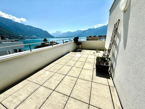 Patio, View (from property/room), Balcony/Terrace, Lake view, Mountain view, River view
