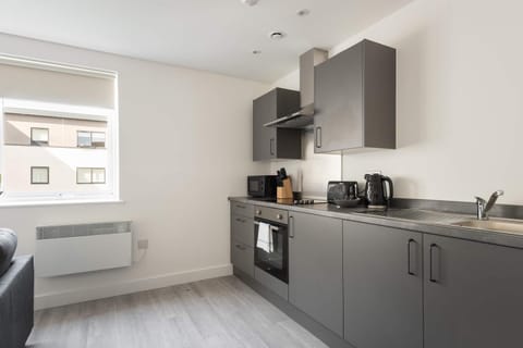 Smart 1 Bedroom Apartment in Bradford with Parking Apartment in Bradford