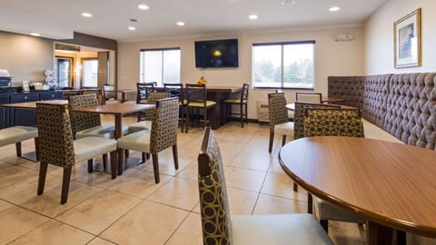 Restaurant/places to eat, Dining area, On site, Breakfast