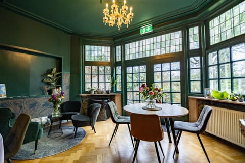 Dining area, Breakfast