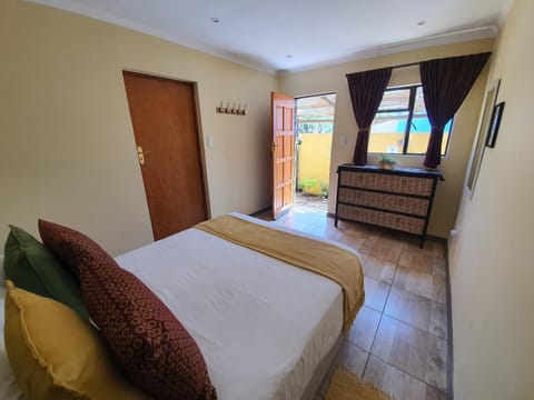 Lebo's Soweto Backpackers Hostel in Randburg