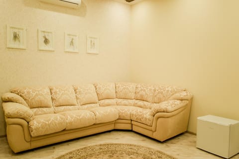 Living room, Decorative detail, Seating area