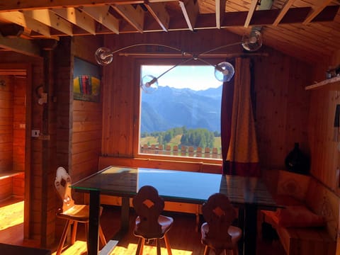 Food and drinks, Dining area, Mountain view