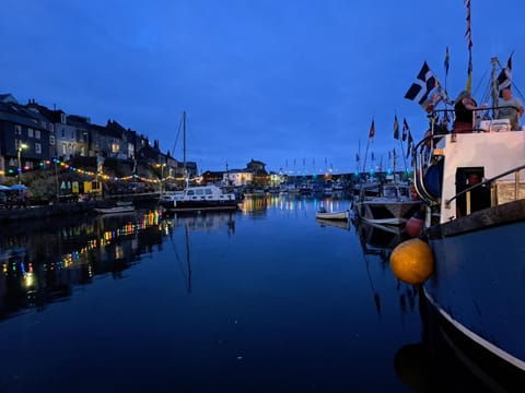 Bell Tent 2 Campground/ 
RV Resort in Saint Austell