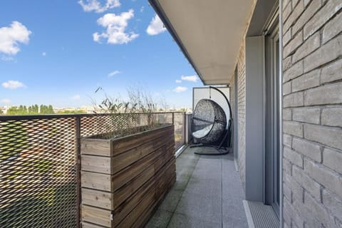 Stylish 2 Bedroom flat with terrace and balcony near Stade de France Apartment in Aubervilliers