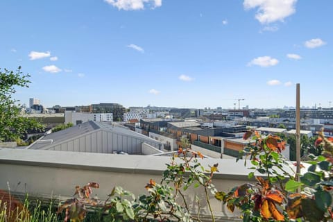 Stylish 2 Bedroom flat with terrace and balcony near Stade de France Apartment in Aubervilliers
