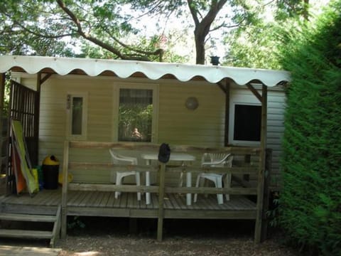 Mobil-home avec Terrasse à Bormes-les-Mimosas - API-1-52-190 Campground/ 
RV Resort in Bormes-les-Mimosas