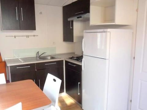 Mobil home spacieux avec terrasse - 8 personnes - API-1-52-408 Campground/
RV Resort in Auvergne-Rhône-Alpes