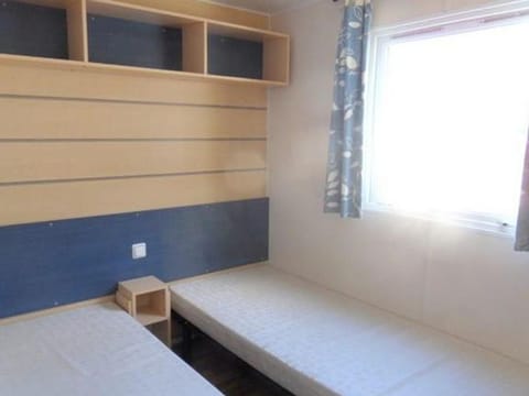 Mobil-home à Mialet avec Terrasse - API-1-52-510 Campground/
RV Resort in Auvergne-Rhône-Alpes