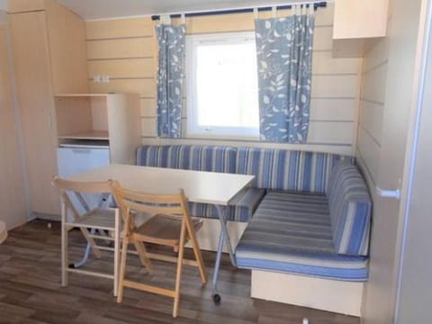 Mobil-home à Mialet avec Terrasse - API-1-52-510 Campground/
RV Resort in Auvergne-Rhône-Alpes