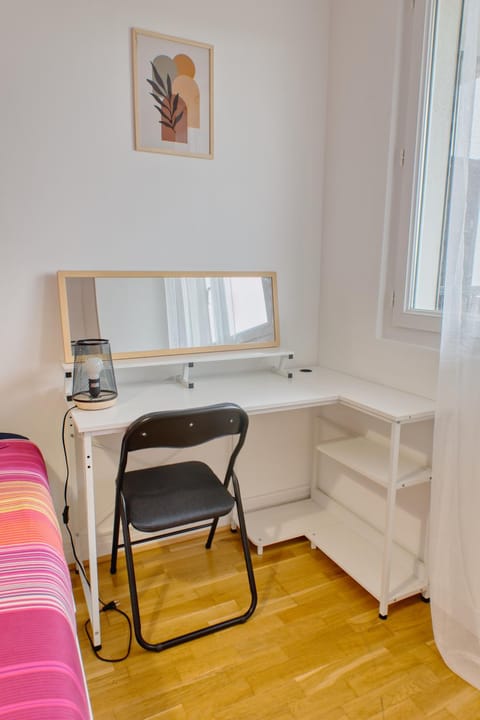 Seating area, Bedroom