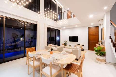 Communal lounge/ TV room, Living room, Dining area