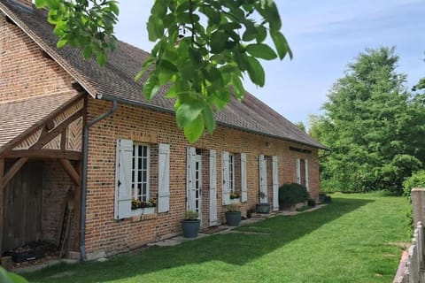 Property building, Facade/entrance, Spring, Garden