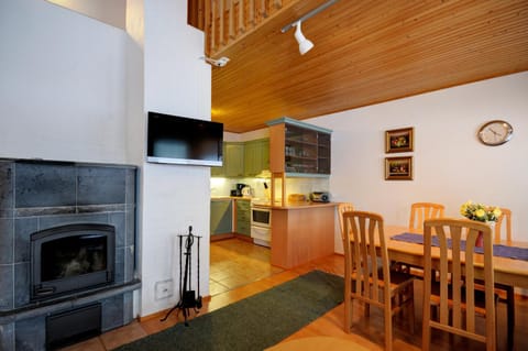 Photo of the whole room, Dining area