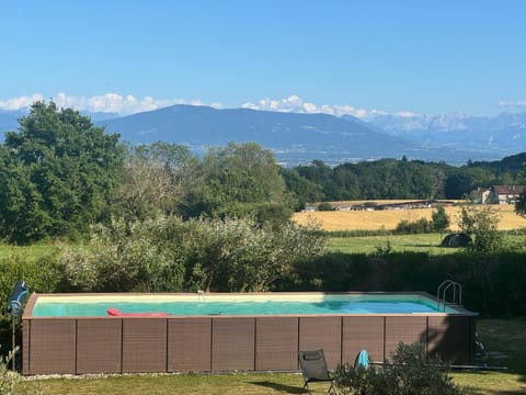 Chambre au calme & salle de bain privée Vacation rental in Divonne-les-Bains