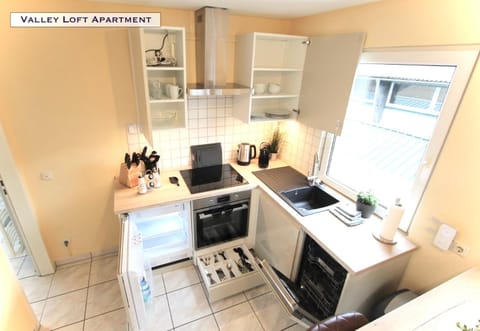 Kitchen or kitchenette, Dining area, dishwasher, oven, toaster