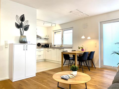 Dining area, kitchen