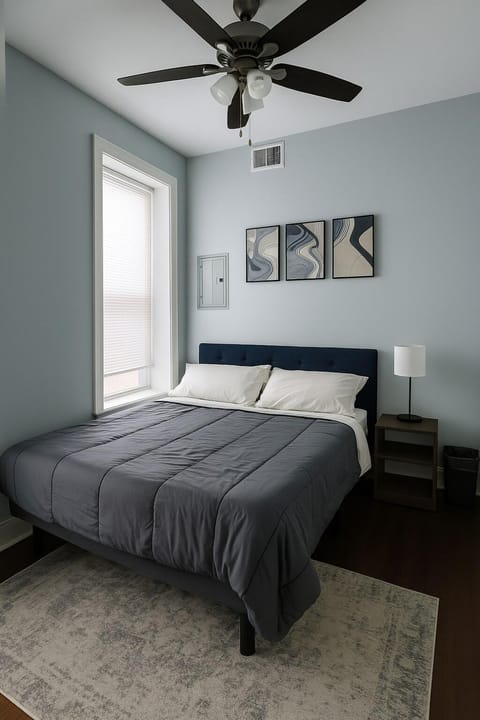 Prime Wrigley Spot Workspace Apartment in Wrigleyville