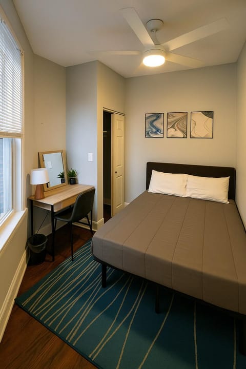 Prime Wrigley Spot Workspace Apartment in Wrigleyville