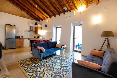 Balcony/Terrace, Kitchen or kitchenette, Living room, Seating area, Dining area, minibar, pet friendly