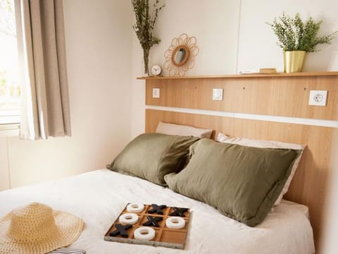 Mobil home 6 pers avec terrasse, 3 chambres - API-1-52-651 Campground/
RV Resort in Provence-Alpes-Côte d'Azur