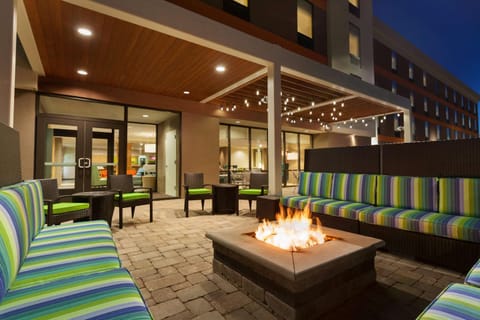 Home2 Suites by Hilton Champaign/Urbana Hotel in Champaign