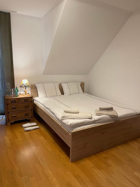 Stylish Room and private bathroom in lakefront apartment Vacation rental in Zug