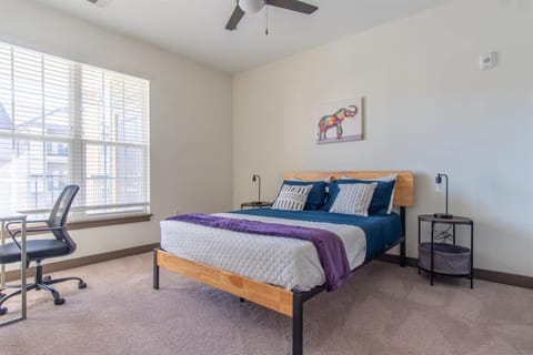 Boulevard Stays Expansive 1BR Suite Pool Parking & Gym Apartment in Douglass Hills