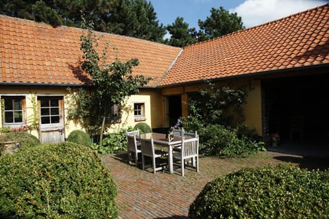 Property building, Facade/entrance, View (from property/room), Balcony/Terrace, Garden view